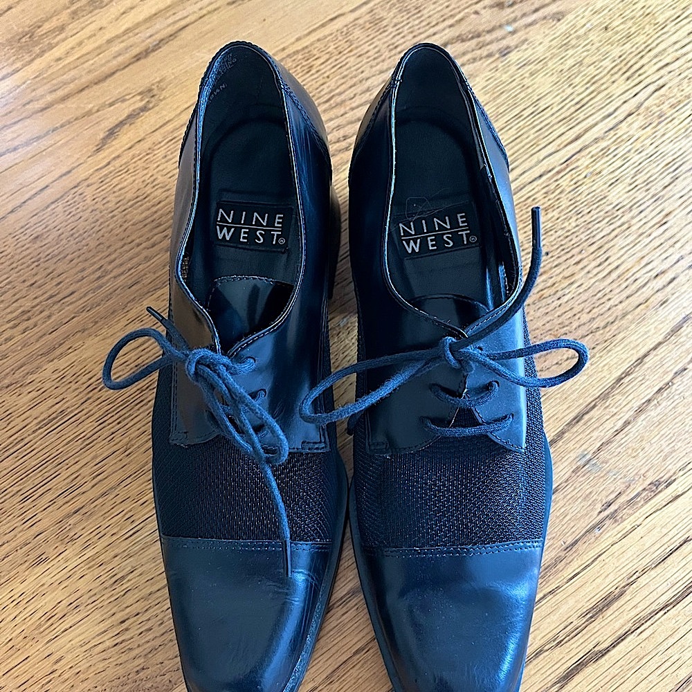 Nine West Classy Oxford Size 8.5